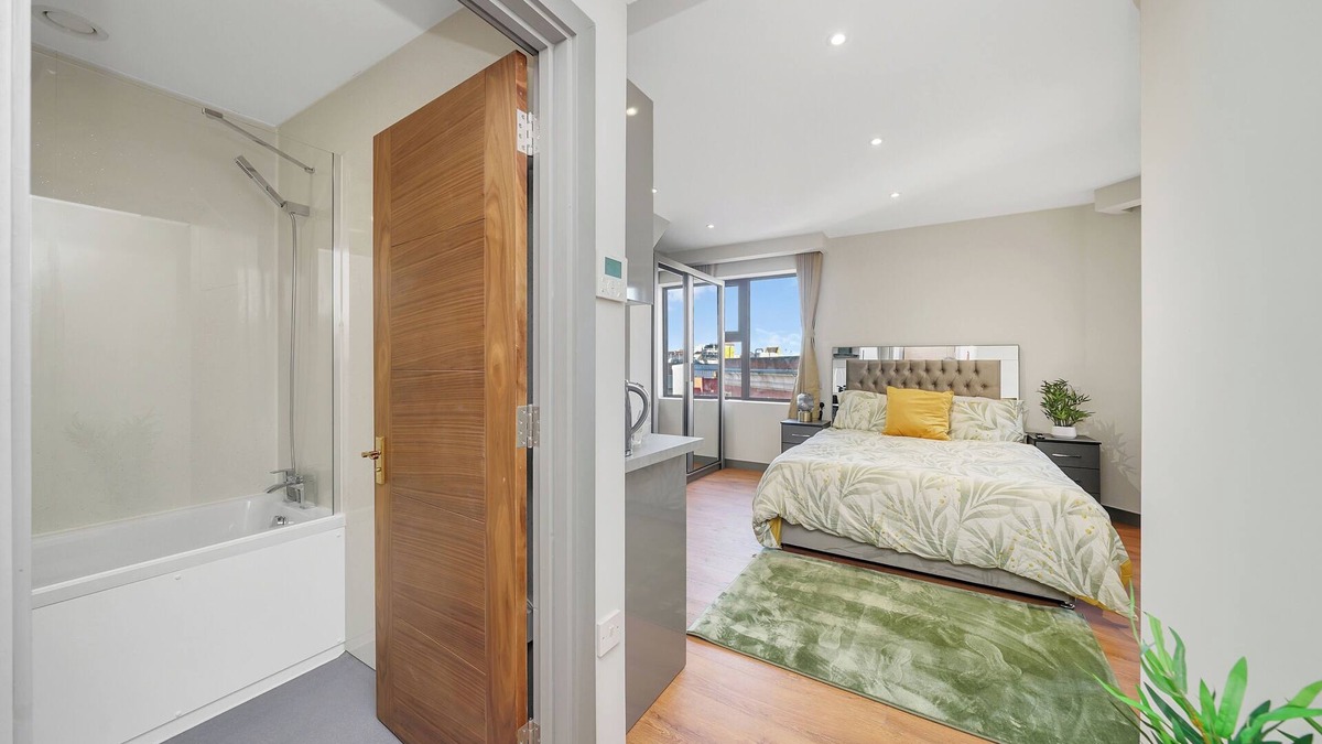 Clementswood Apartment | ApartHotel in East London