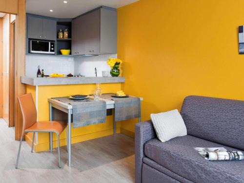 Issy-les-Moulineaux Apartment | Aparthotel XV Porte Versailles 2P 4 Pers Parking