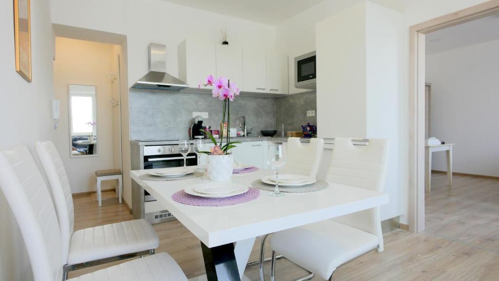 Znojmo Apartment | Apartmán u Louckého kláštera 2 plus KK