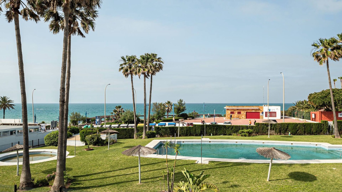 San Ambrosio Apartment | Apartment on the beachfront of La Barrosa beach