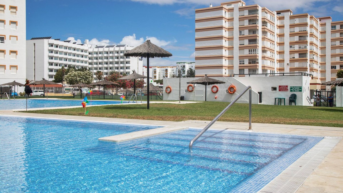 Valdelagrana Apartment | Apartment "Brisa Marina" with Shared Pool & Wi-Fi