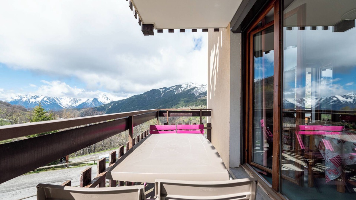 Saint-Francois-Longchamp Apartment | Apartment 'Appartement Bdl' with Mountain View and Balcony