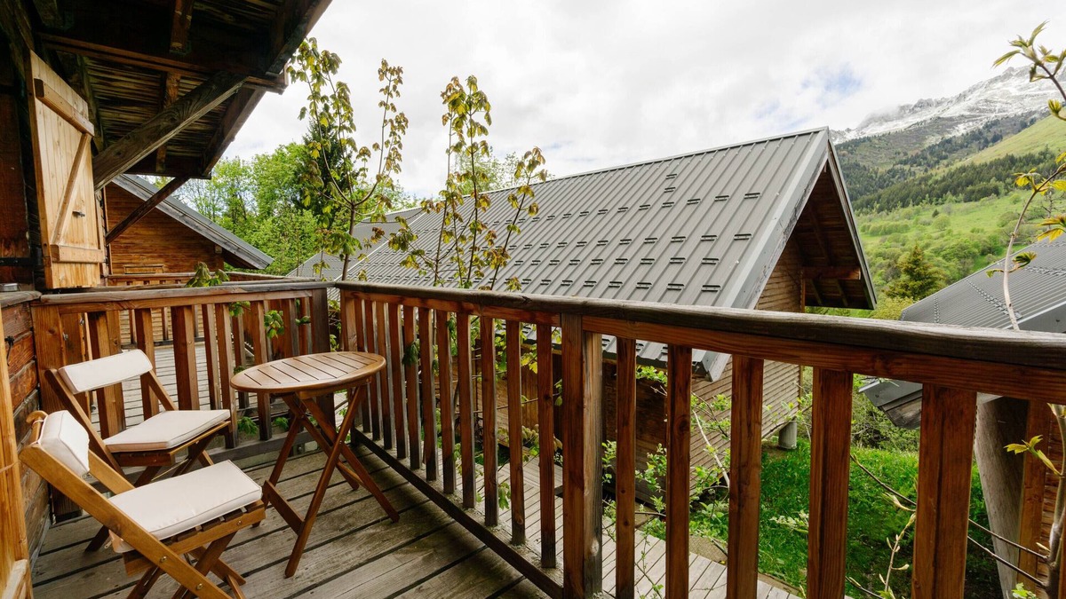 Saint-Francois-Longchamp Apartment | Apartment 'Village Gaulois-appt 48r' with Mountain View and Balcony
