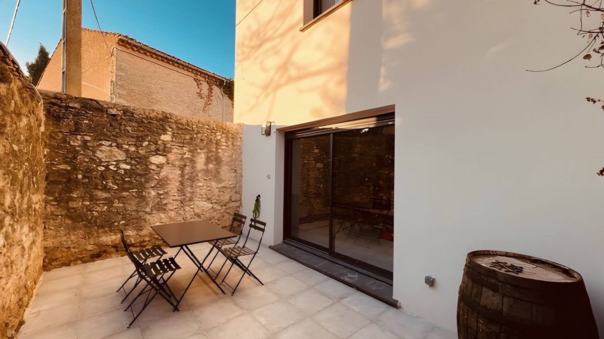 Saint-Genies-de-Fontedit Apartment | Apartment 'Le Poulailler D'alice' with Private Terrace, Wi-Fi and Air Conditioning
