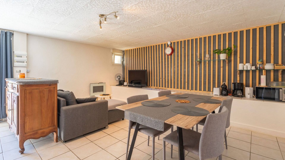 Saint-Genis-de-Saintonge Apartment | Apartment "Fattoria" with Private Terrace, Private Garden and Wi-Fi