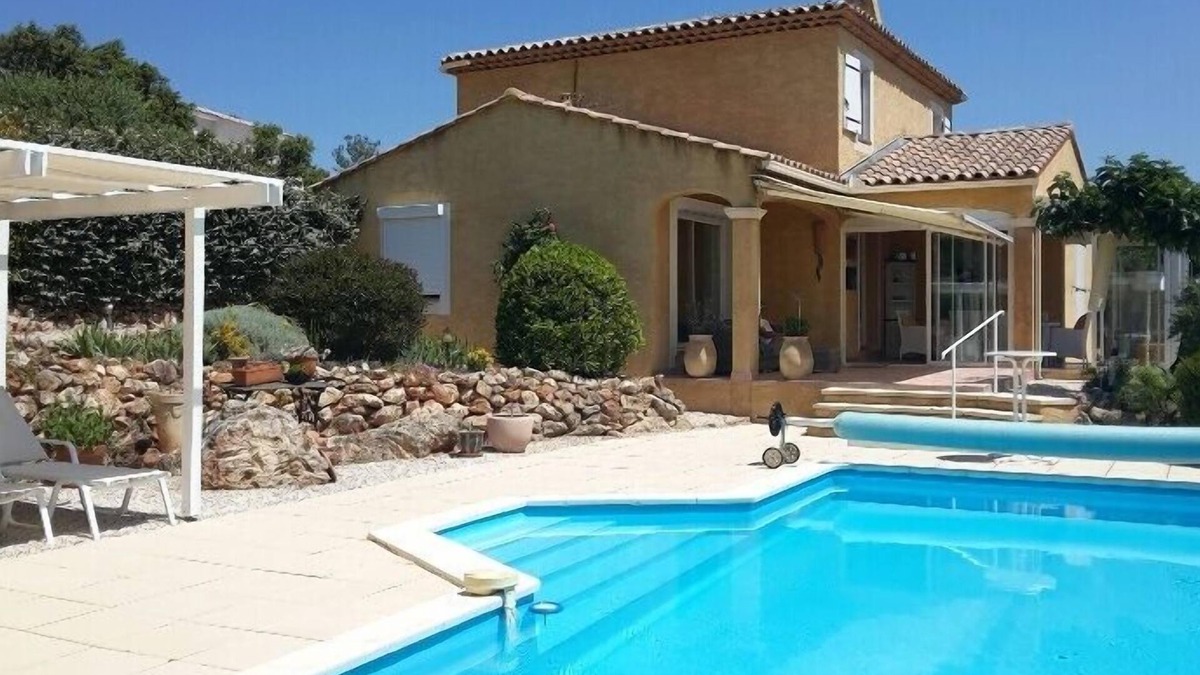 Seillons-Source-d'Argens Apartment | Apartment in villa with pool, oasis of relaxation, view of mountains, quiet on the edge of the village.