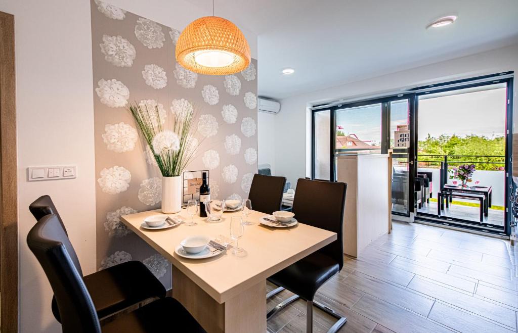 Verzej Apartment | Apartmaji BANONIA " Štorkljin let "