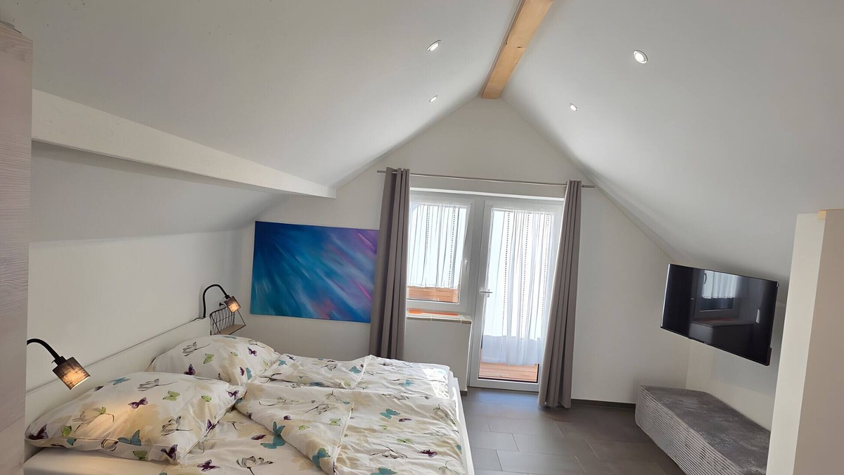 Bad Griesbach im Rottal Apartment | Apartment 'Fernsicht' with Shared Garden, Balcony and Wi-Fi