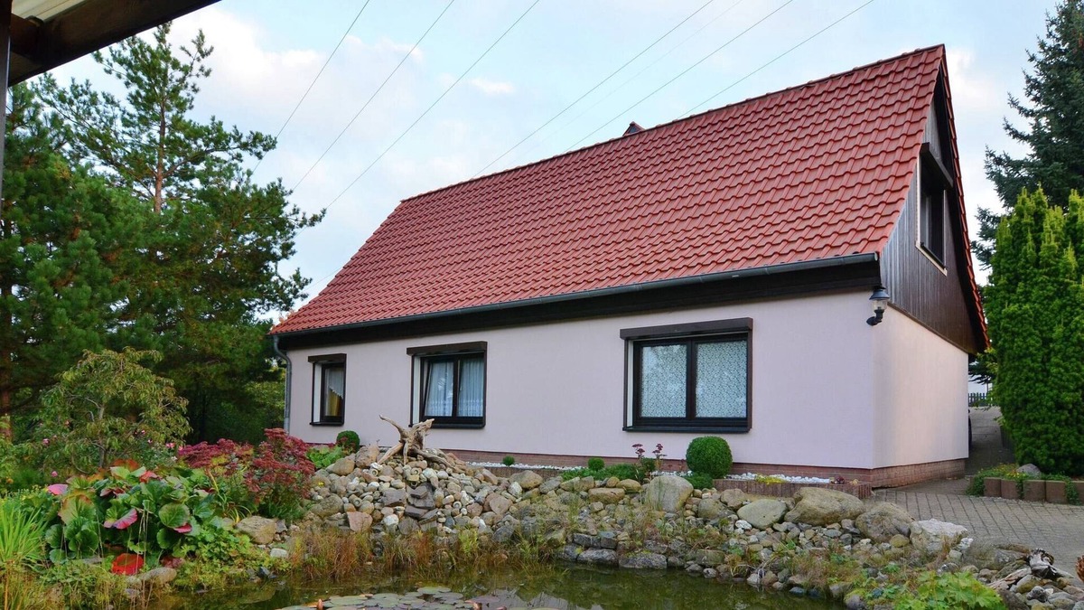 Wienrode Apartment | Apartment in the Harz with a log cabin, pond and covered seating area