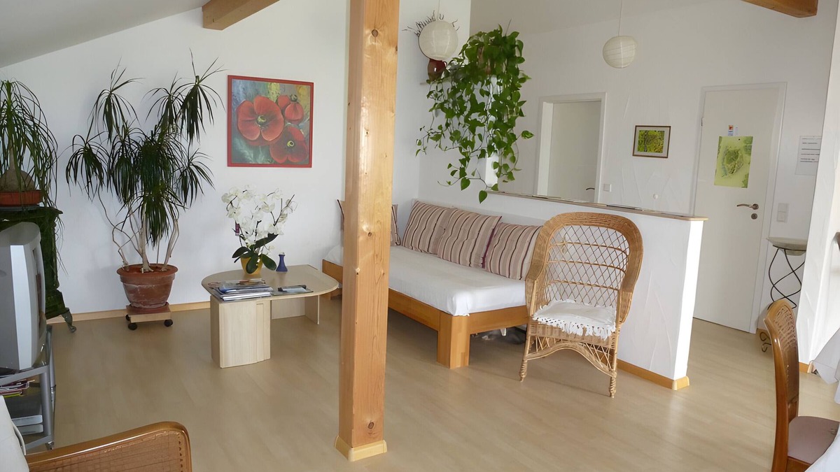 Endingen am Kaiserstuhl Apartment | Apartment 'Panoramablick' with Shared Garden and Wi-Fi