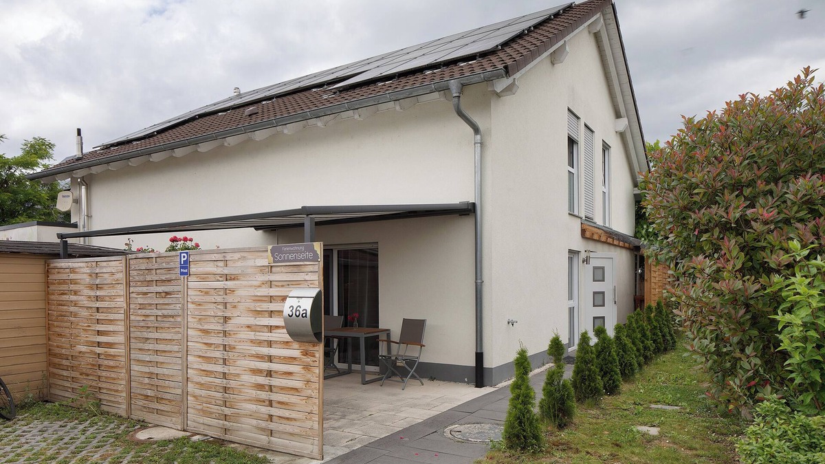 Ihringen Apartment | Apartment 'Sonnenseite' with Private Terrace and Wi-Fi