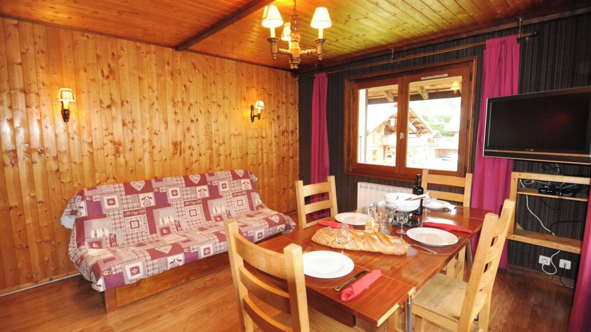La Chapelle-d'Abondance Apartment | Apartment 'Le Mont De Grange' with Mountain View and Balcony