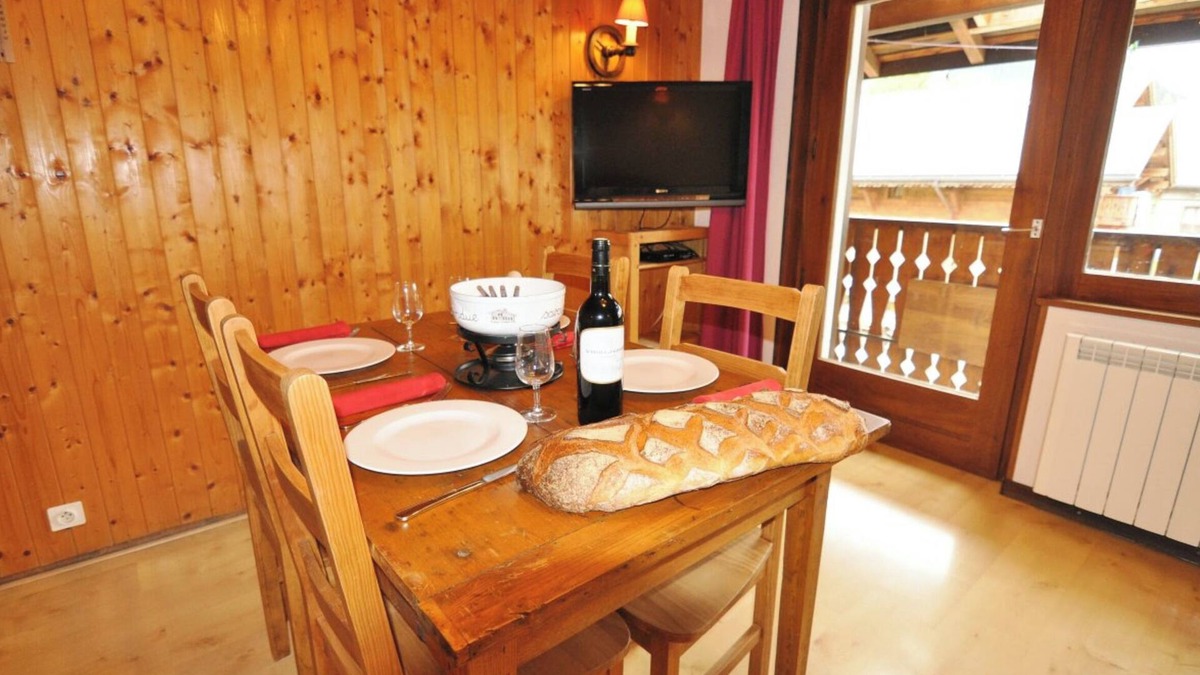 La Chapelle-d'Abondance Apartment | Apartment 'Le Morclan' with Mountain View and Balcony