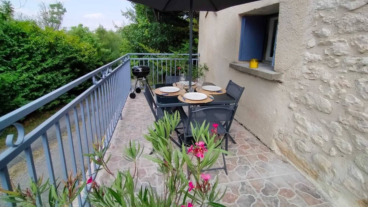 Valprionde Apartment | Apartment in white stone house of quercy with swimming pool
