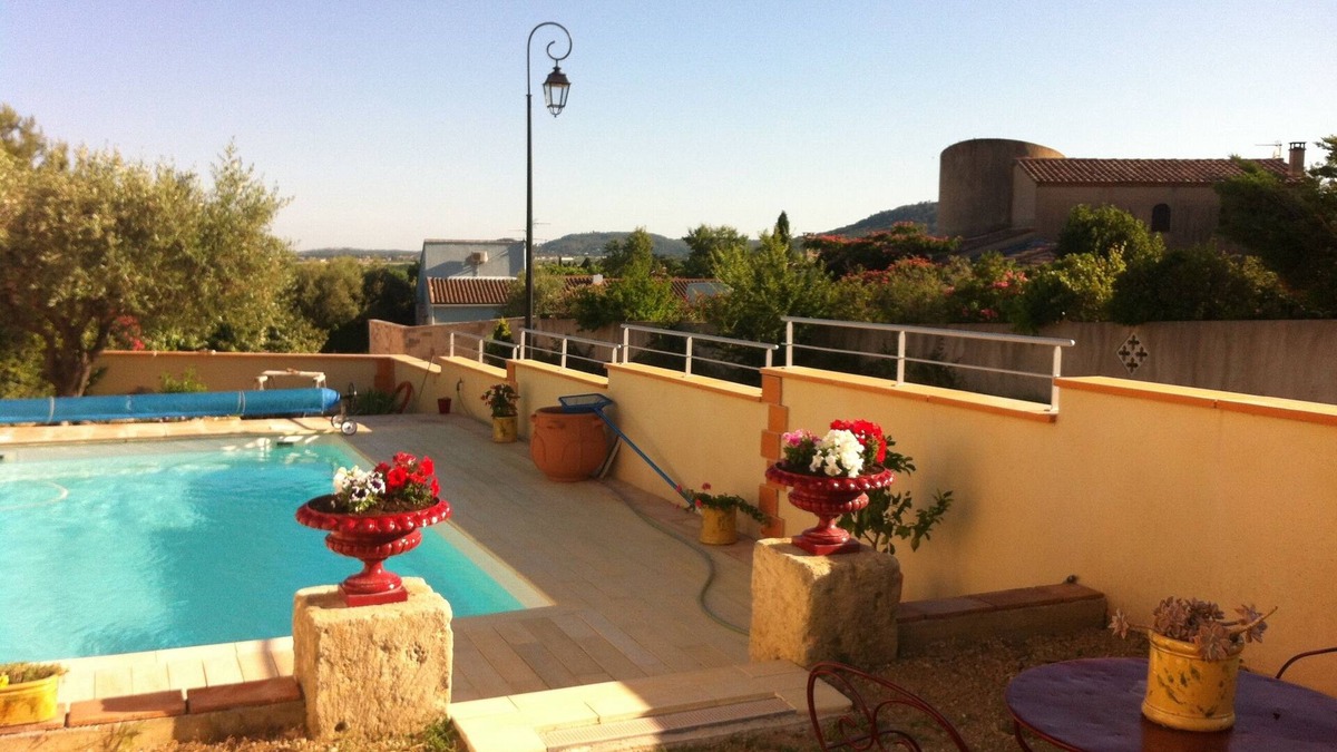Saint-Come-et-Maruejols Apartment | Apartment with swimming pool in a village : Nîmes 15 mn, sea 40 mn, Cévennes 1h