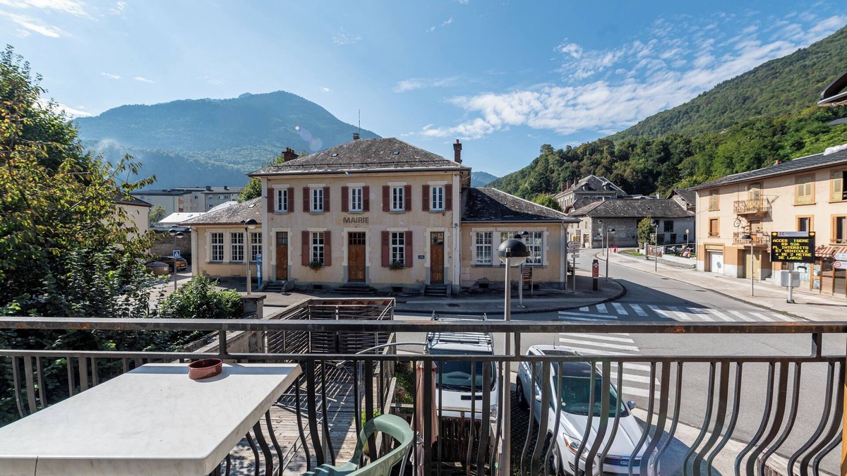 Saint-Etienne-de-Cuines Apartment | Apartment 'Le Chaussy' with Mountain View, Balcony and Wi-Fi