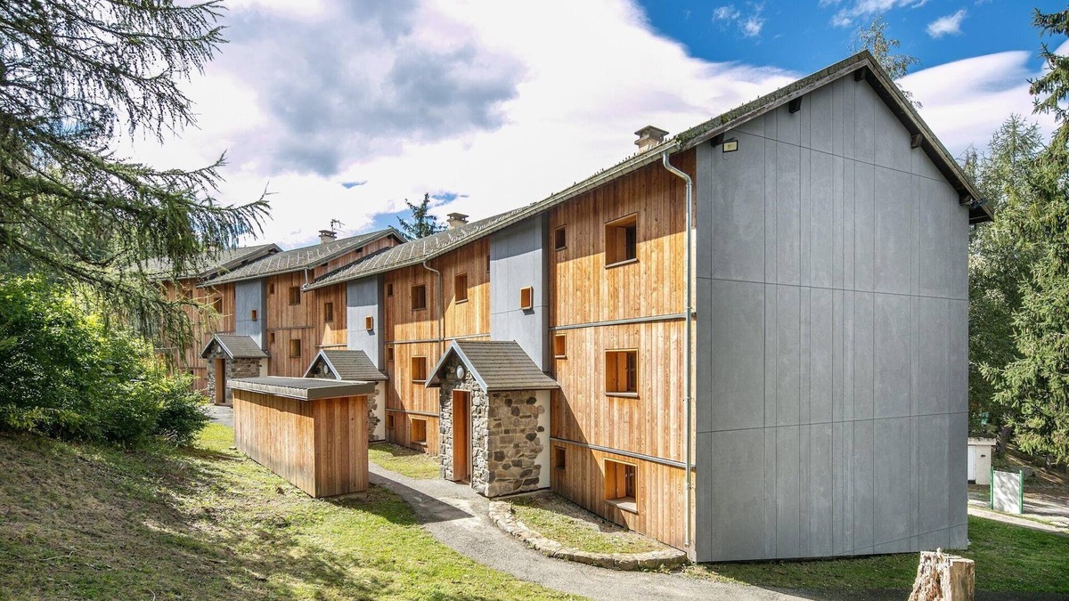 Saint-Leger-les-Melezes House | Apartment in French Alps with Scenic Views