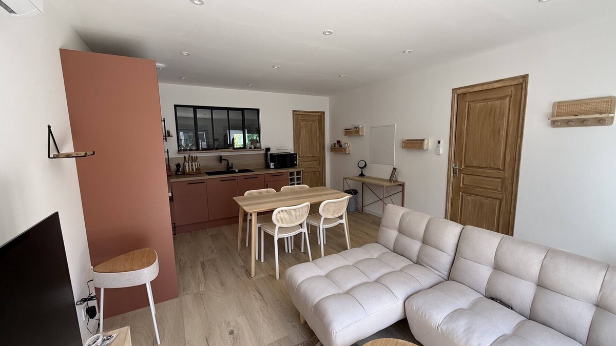 Saint-Paul-Trois-Chateaux Apartment | Apartment-Classic-Ensuite with Shower
