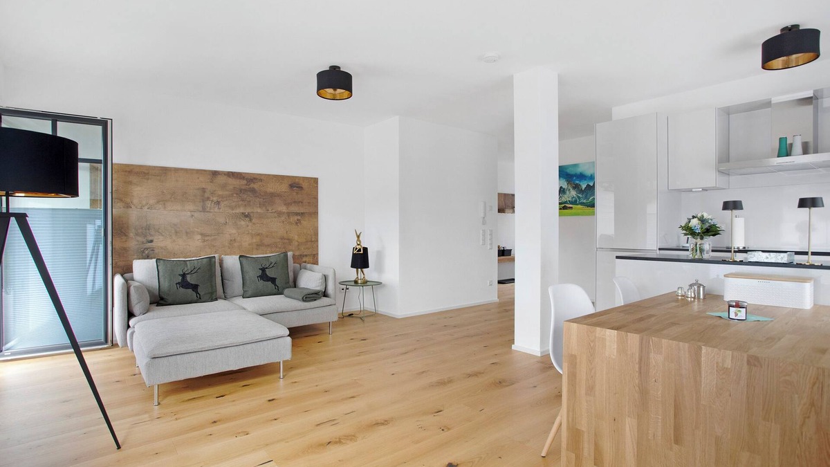 Breitbrunn a. Chiemsee Apartment | Apartment 'Design Ferienwohnung Am Chiemsee' with Private Terrace, Private Garden and Wi-Fi