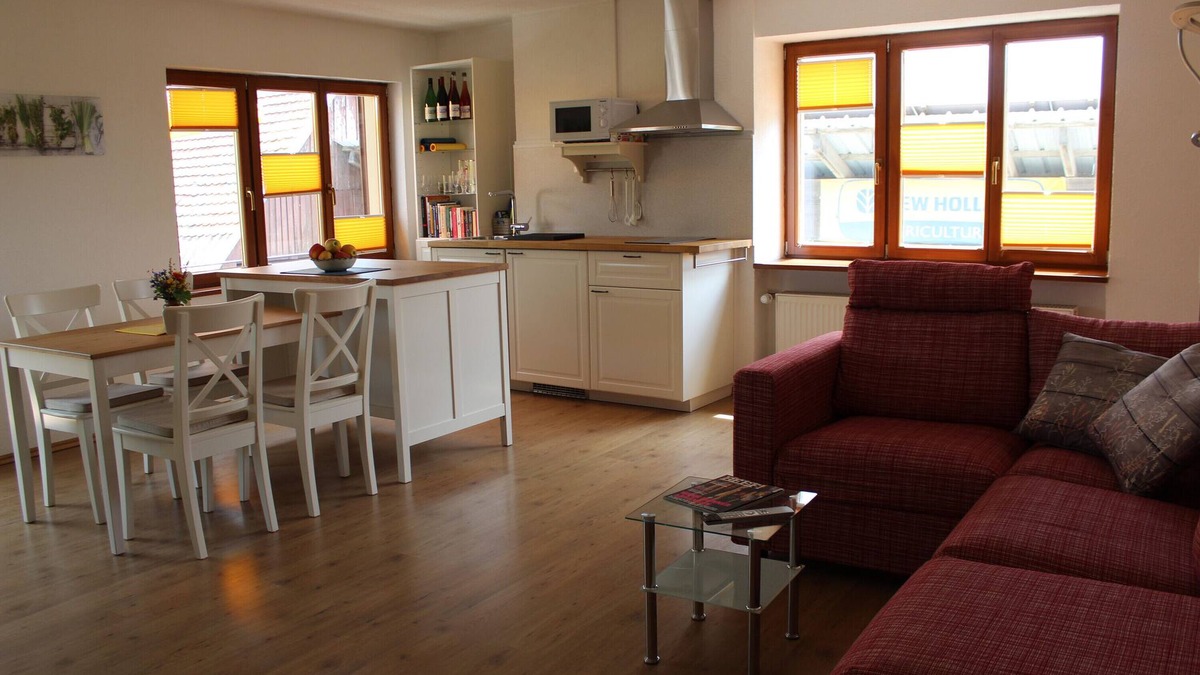 Hilzingen Apartment | Apartment 'Große In Altem Hofgut' with Balcony and Wi-Fi