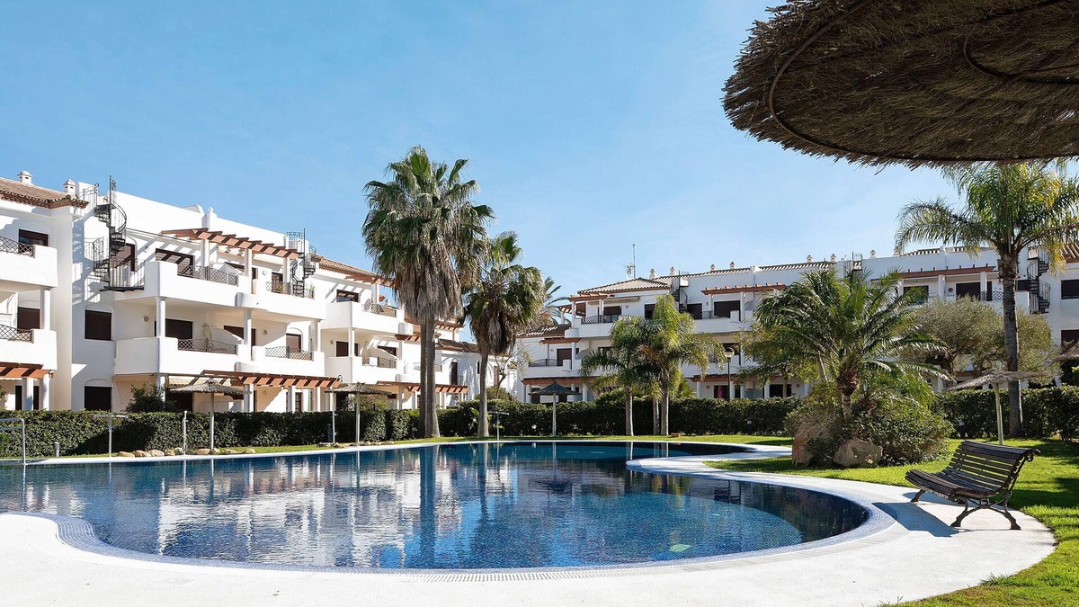 Poblado de Sancti Petri Apartment | Apartment 'Apartamento 041' with Shared Pool, Wi-Fi and Air Conditioning