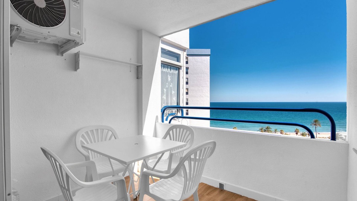 Puig Apartment | Apartment 'Playa Puig' with Shared Pool, Wi-Fi and Air Conditioning