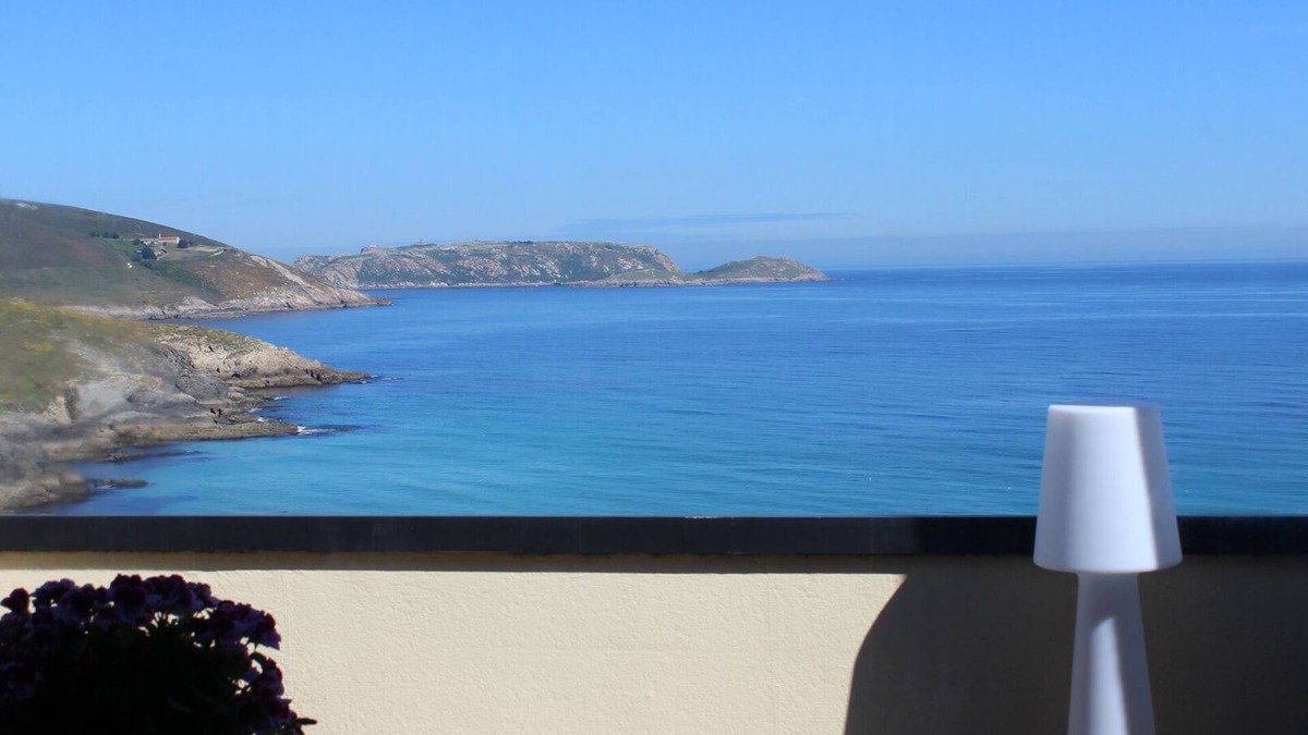 Malpica de Bergantinos Condo | Apartment with terrace over the sea in the Area Grande beach