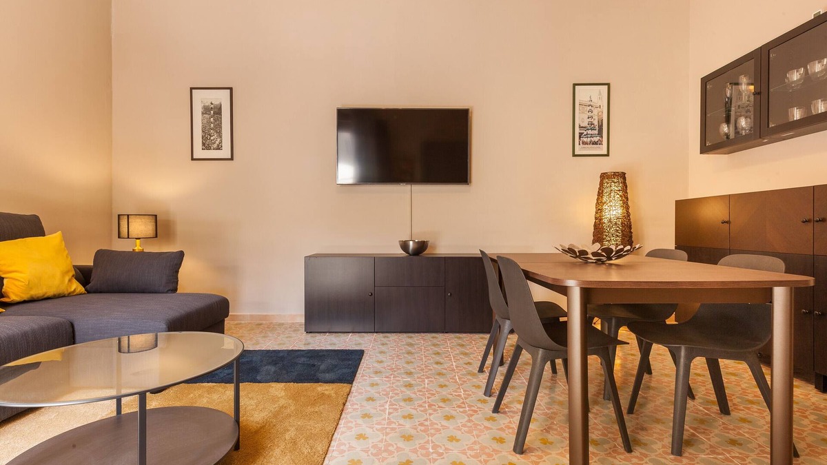 Vilafranca del Penedes Apartment | Apartment 'Apartament Ull De Llebre' with Shared Terrace, Wi-Fi and Air Conditioning