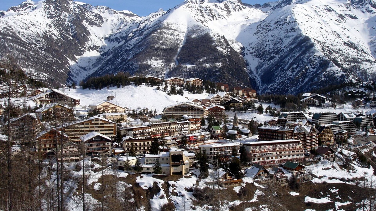 Saint-Etienne-de-Tinee Apartment | Apartment "Aspen Park 101" with Private Terrace & Wi-Fi