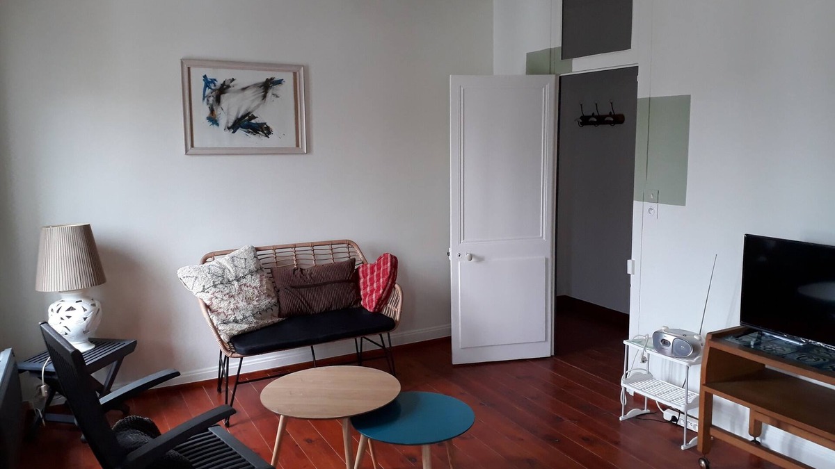 Saint-Valery-sur-Somme Apartment | Apartment located in the center of Saint Valery, 20m from the sea wall