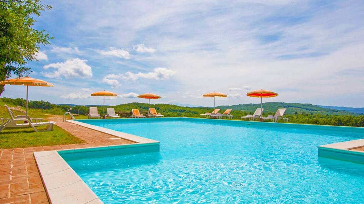 Simignano House | Apartment in the Tuscan hills 4/6 places private garden, swimming pool and parc
