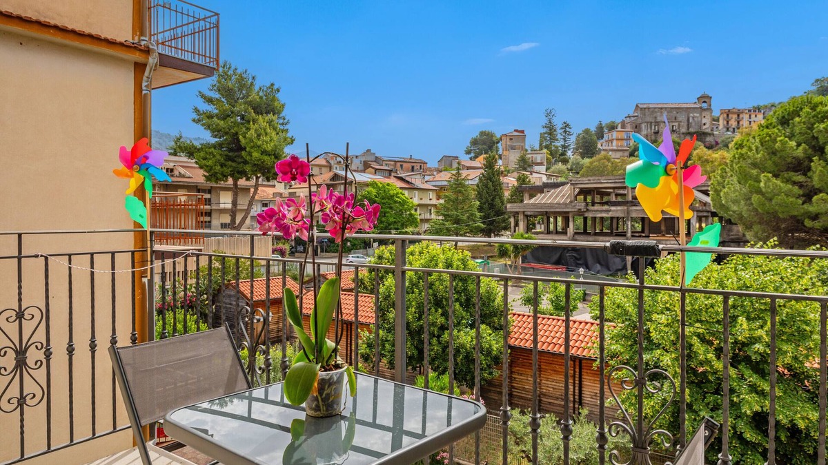 Francavilla di Sicilia Apartment | Apartment 'La Casa Vacanza Di Jano' with Mountain View and Balcony