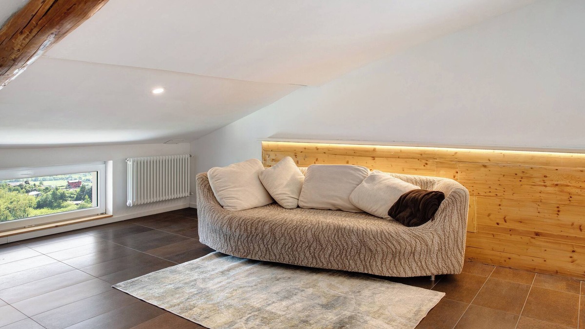 Valtellina Apartment | Apartment 'Leuscc' with Mountain View, Wi-Fi and Air Conditioning