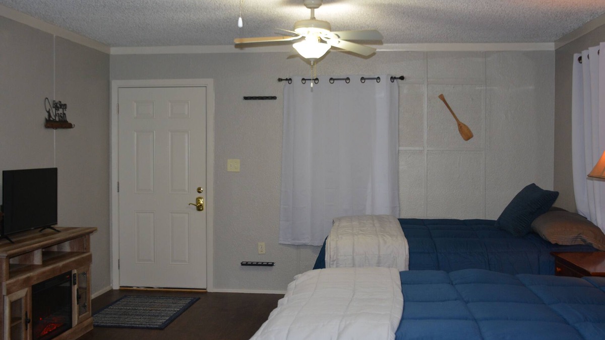 Milam Apartment | Apartment 1 - 2760 Carters Ferry Road Milam Texas. Free Ice !
