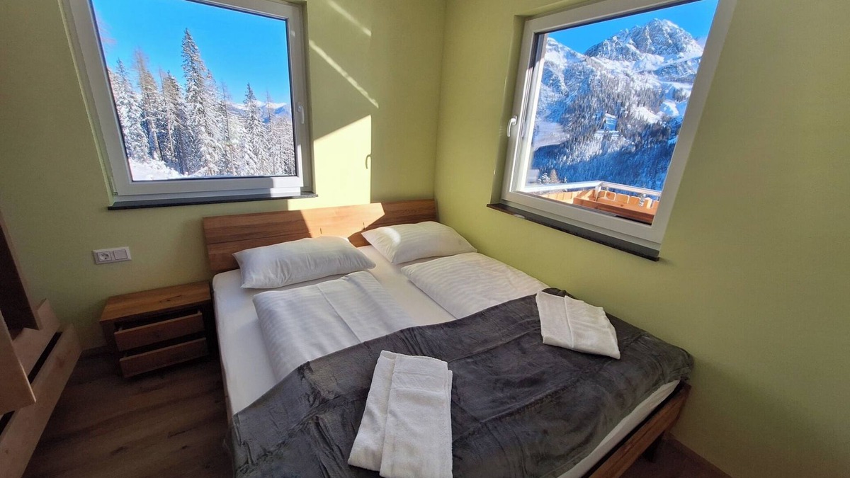 Sonnenalpe Nassfeld Apartment | Apartment '1' with Mountain View, Shared Garden and Wi-Fi