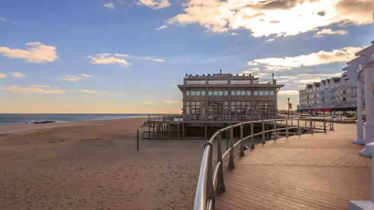 Long Branch Apartment | Apartment 1 block from Pier Village