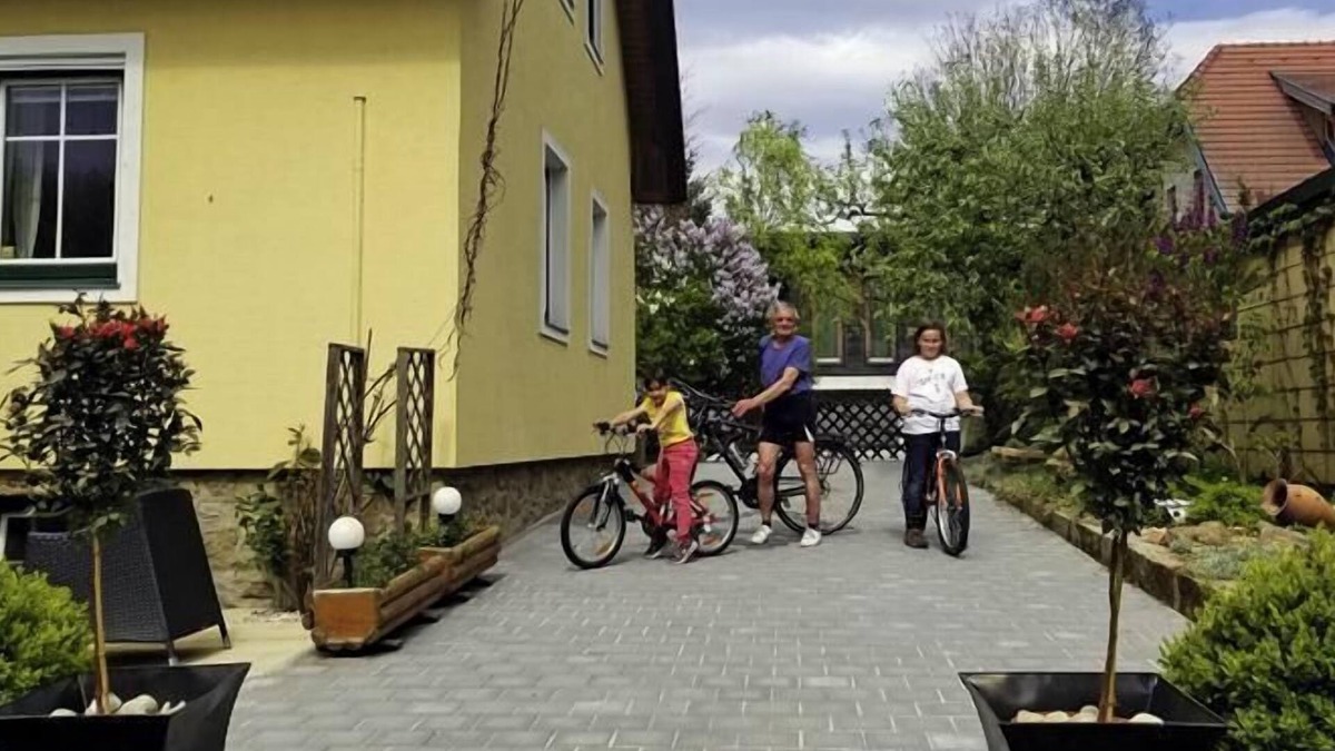 Dobersberg Apartment | Apartment 1 for three people with a view of the garden