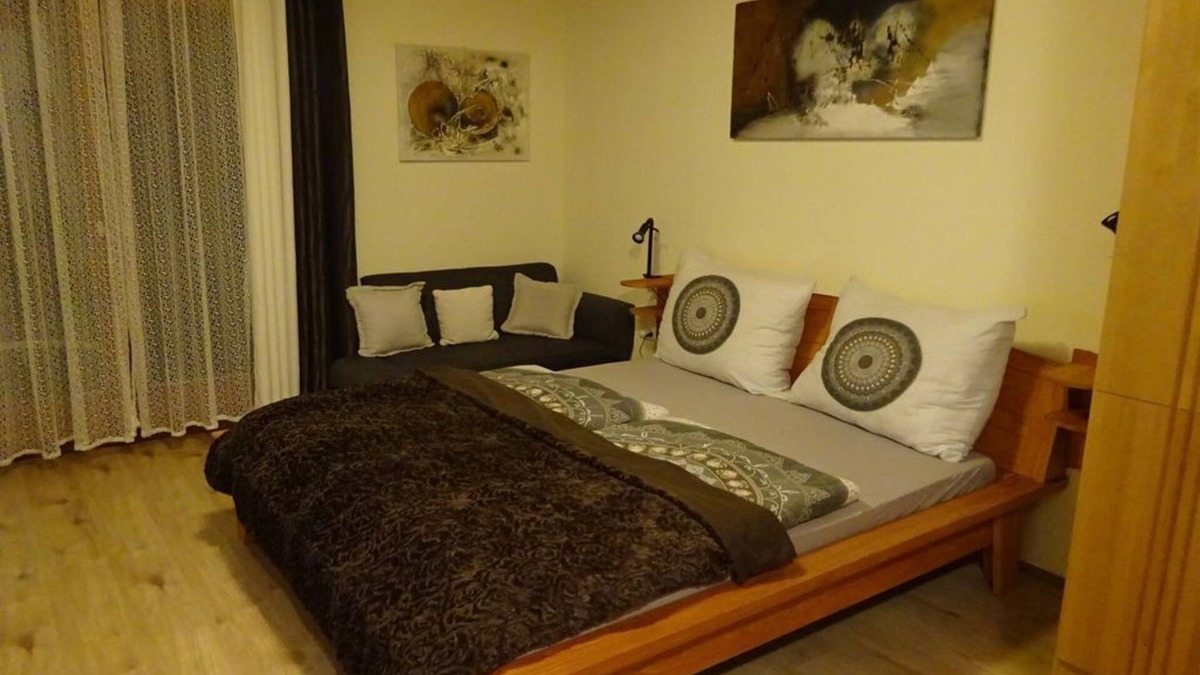 Schoeder Apartment | Apartment 1 room studio, bed-sitting room, shower, WC, balcony - Wedam Ronald -