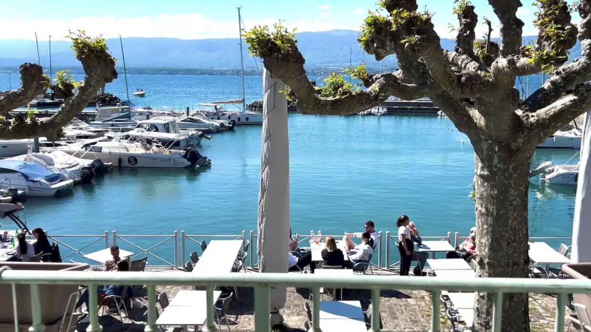 Nernier Apartment | Apartment 10 meters from the beach!