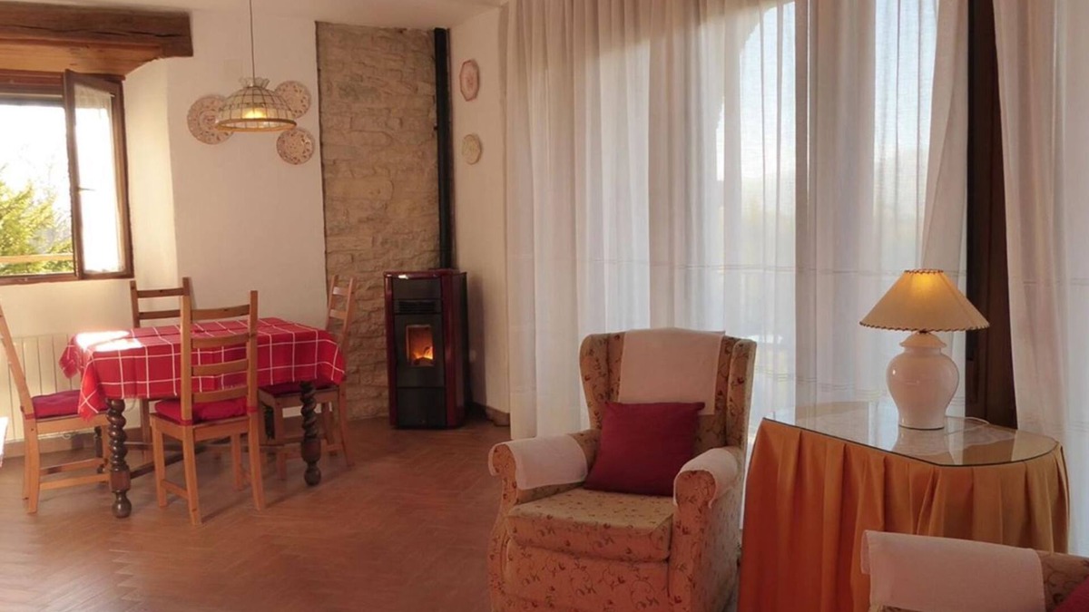 Ibero Cottage | Apartment (2+1pax) next to the river, with pool and 10 minutes from Pamplona.
