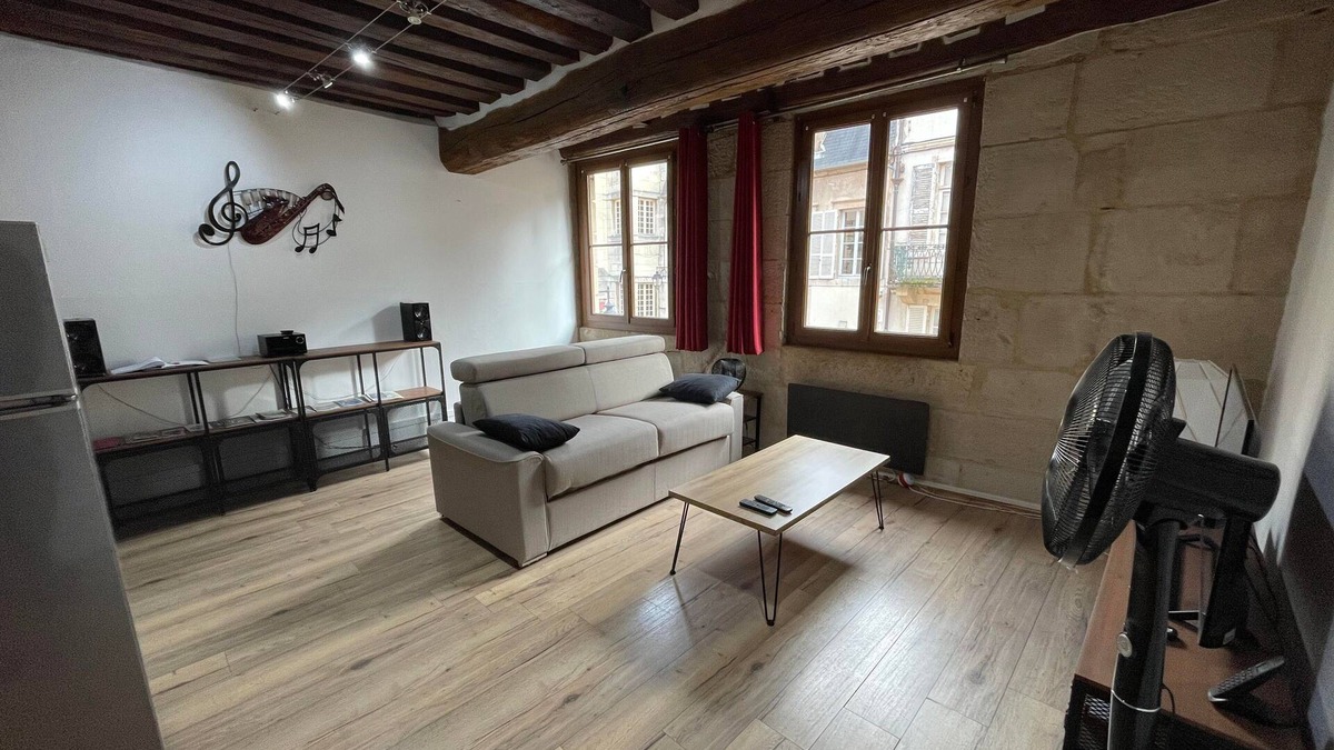 Semur-en-Auxois Apartment | Apartment 2 - 55 m2 in the historic center of Semur en Auxois