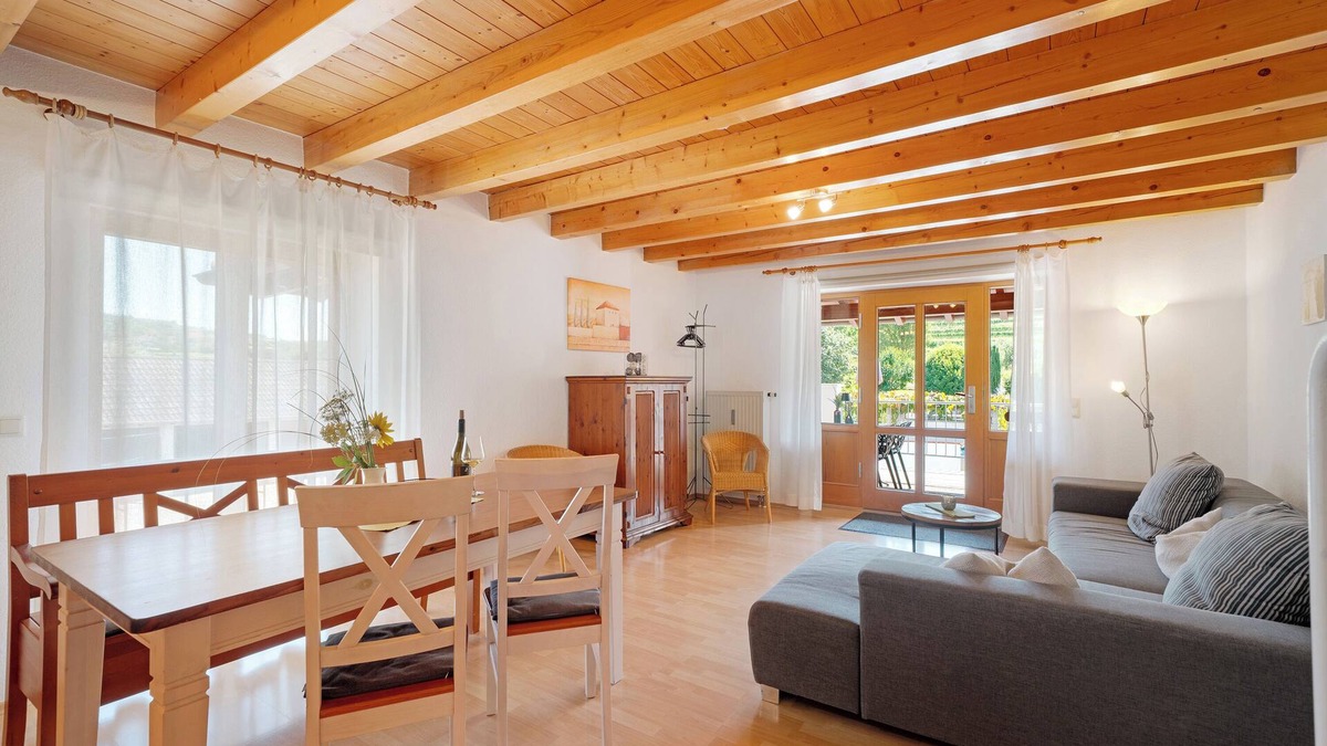 Oberrotweil Apartment | Apartment '2, 65 Qm, Balkon' with Shared Pool, Private Terrace and Wi-Fi