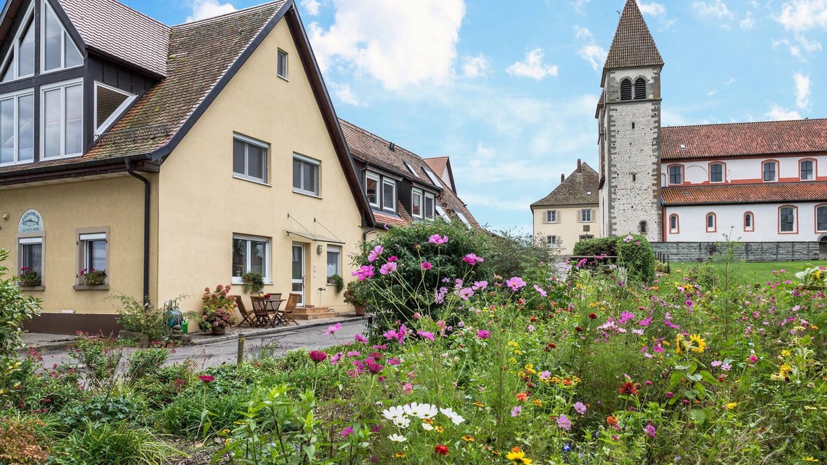 Lake Constance Apartment | Apartment 2 in Haus Böhler on the island of Reichenau with Lake View, Terrace and Garden