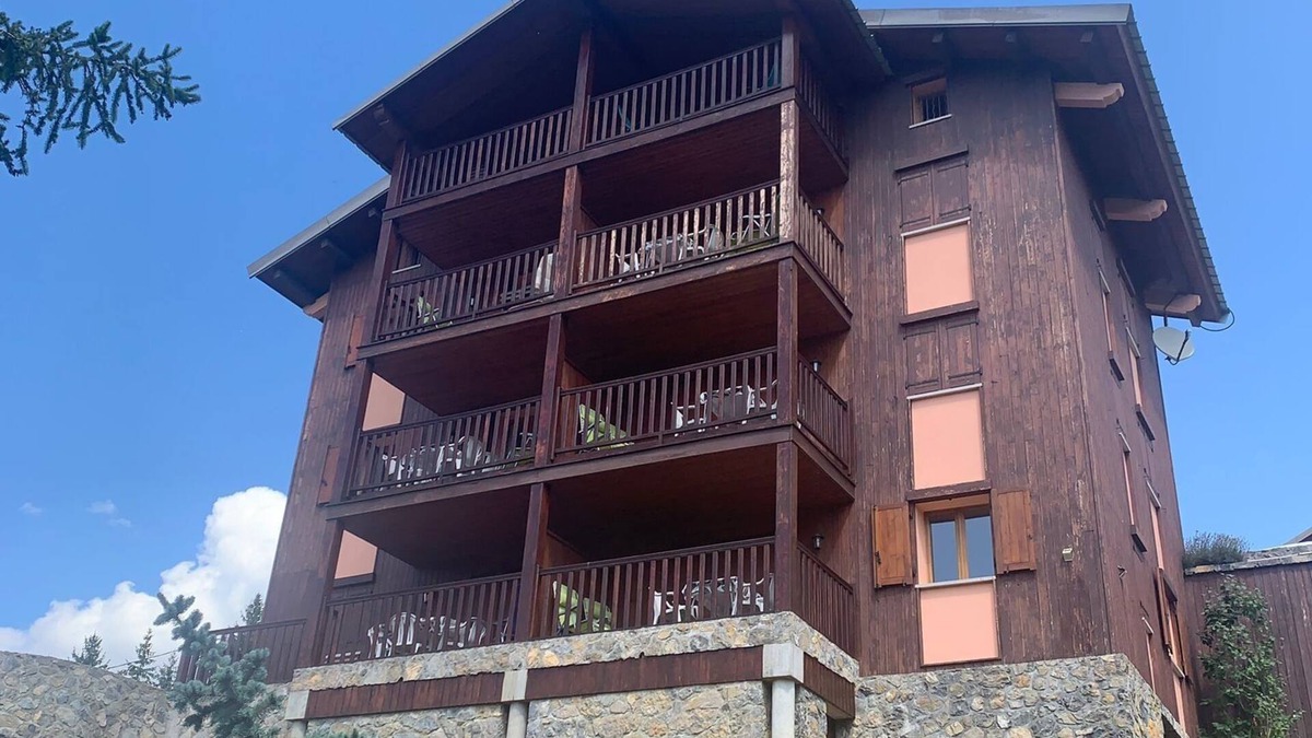 Peone Apartment | Apartment 2 p 6 sleeps comfort in chalet in Valberg. private parking