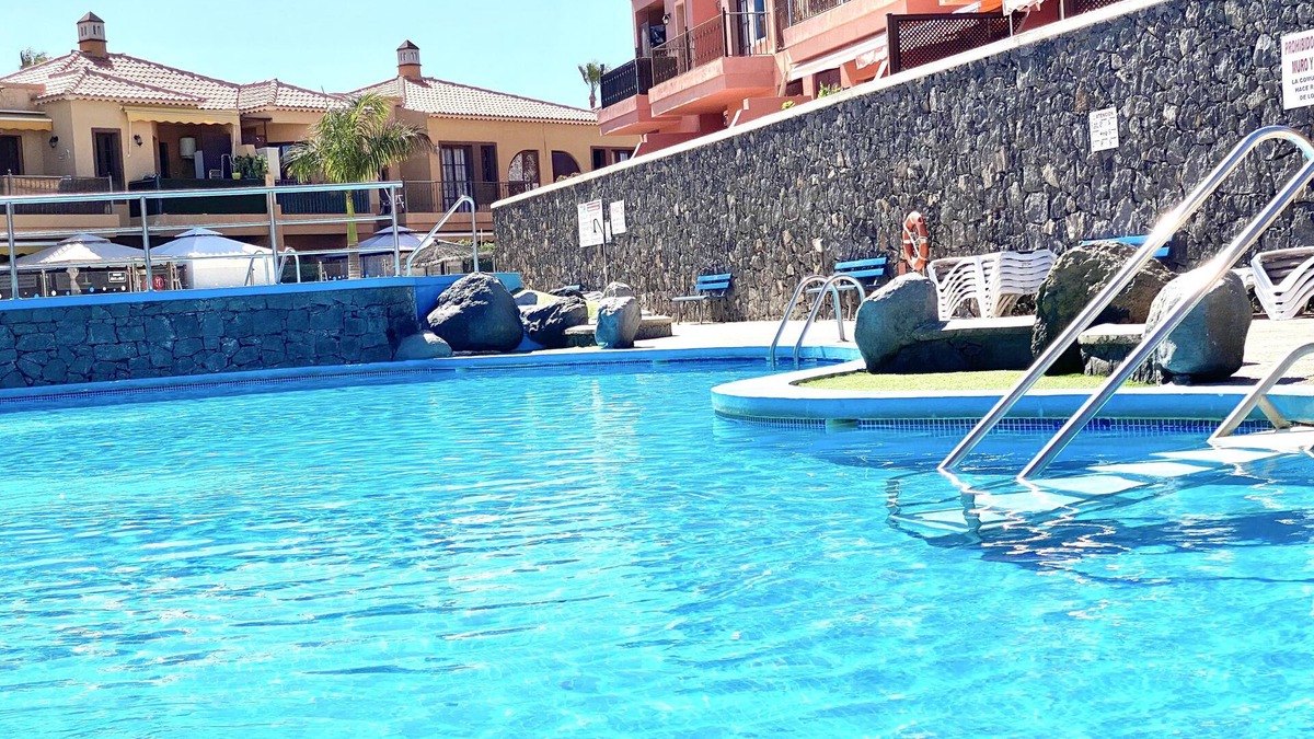 Arona Apartment | Apartment 2 Steps from the Sea with Air Conditioning, Relaxing Terrace and Pool