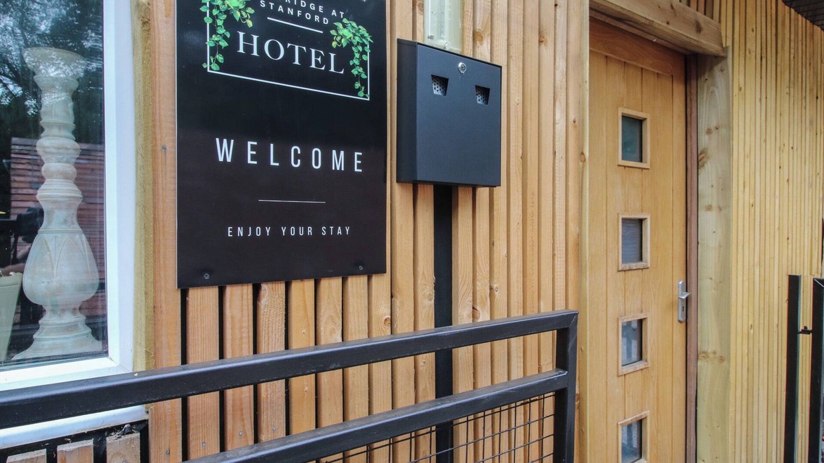 Great Witley Cottage | APARTMENT 2 THE BRIDGE AT STANFORD HOTEL, romantic in Great Witley