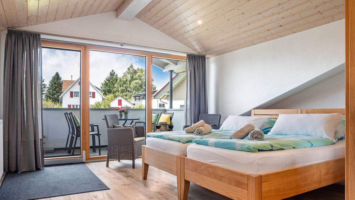 Argenbuhl Apartment | Apartment '2' with Balcony and Wi-Fi