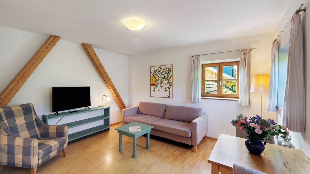 Seeshaupt Apartment | Apartment '2 Zimmer' with Private Terrace, Shared Garden and Wi-Fi