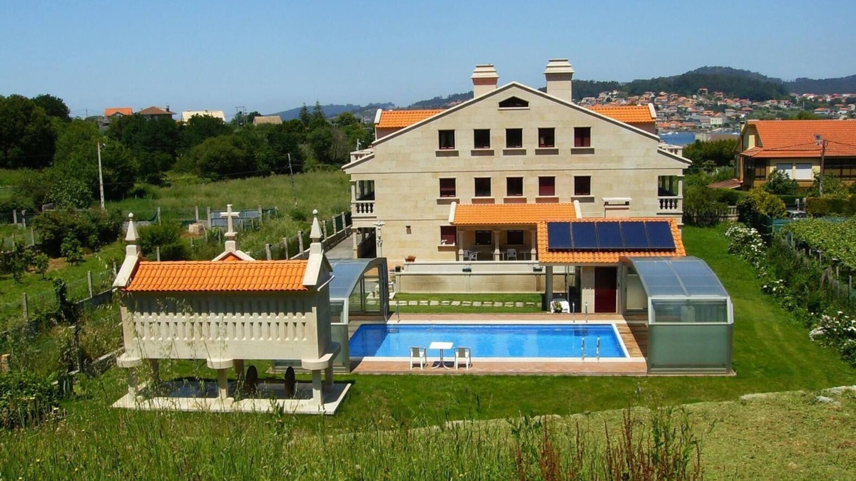 Cangas Apartment | Apartment '22' with Sea View, Shared Pool and Wi-Fi