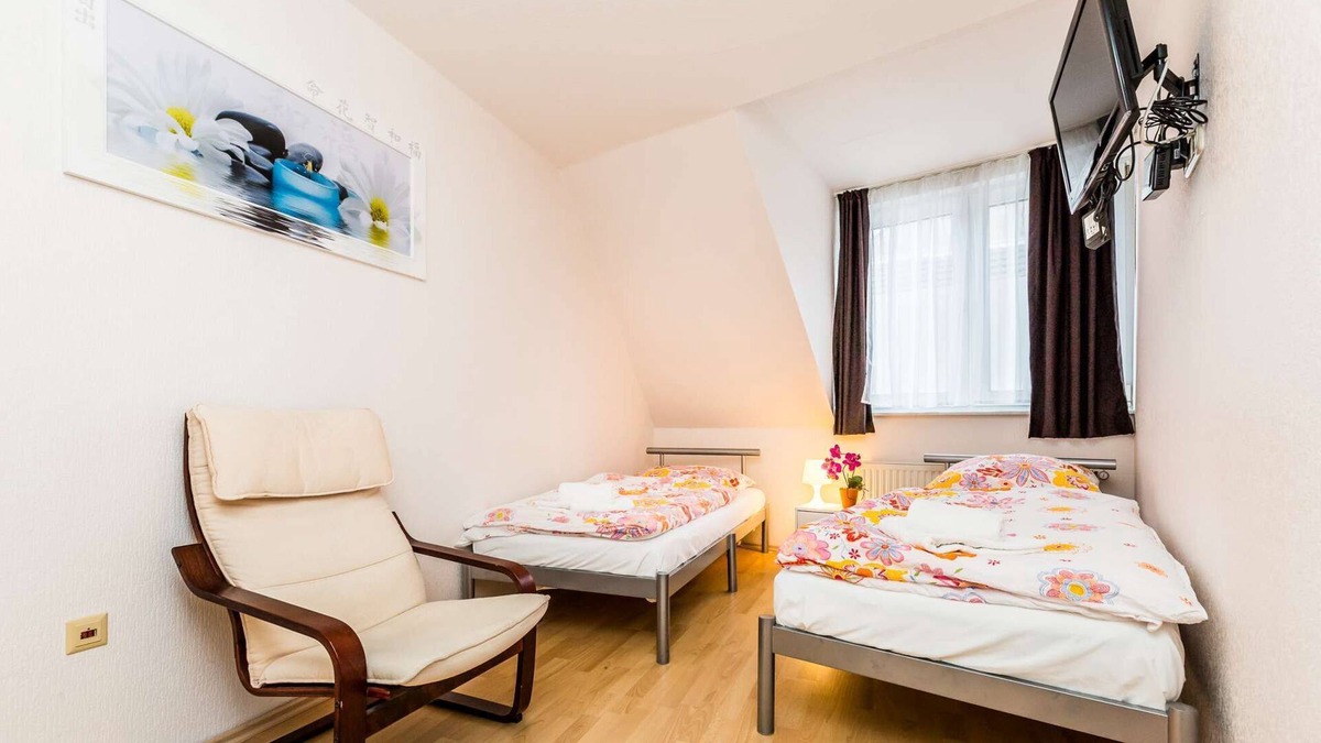 Muelheim Apartment | Apartment 2nd floor (W2) - 2x bedrooms - 4x single beds - terrace
